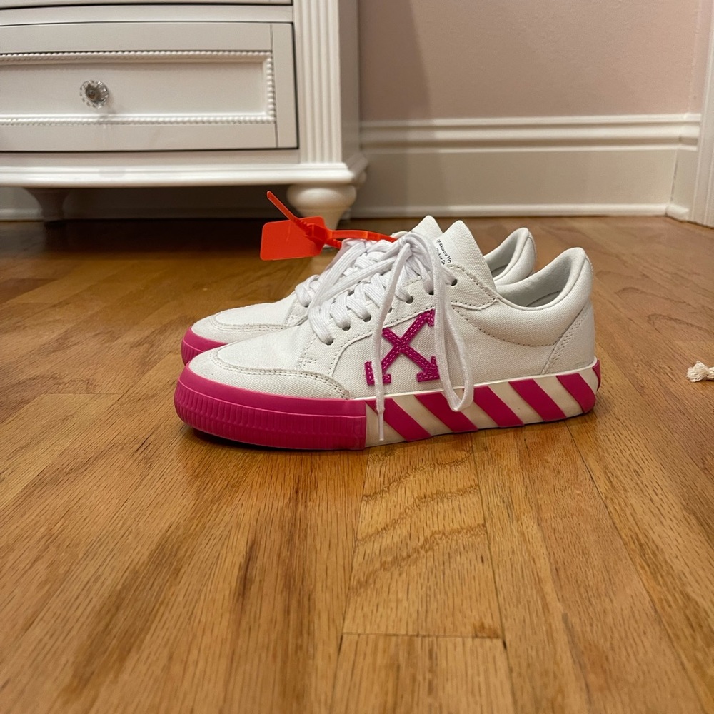 Off white low vulcanized sneakers